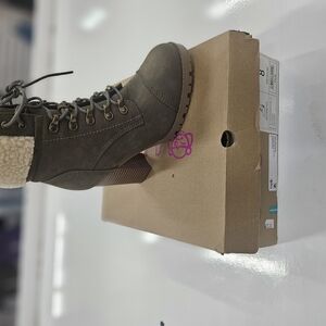 Women's Olive Lace-Up Boots